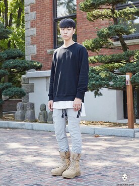 「streetsnap」｜「アイテム（ブーツ）」を使った、아이즈매거진(eyesmag.com)さん（メンズ・176cm）の秋コーディネート