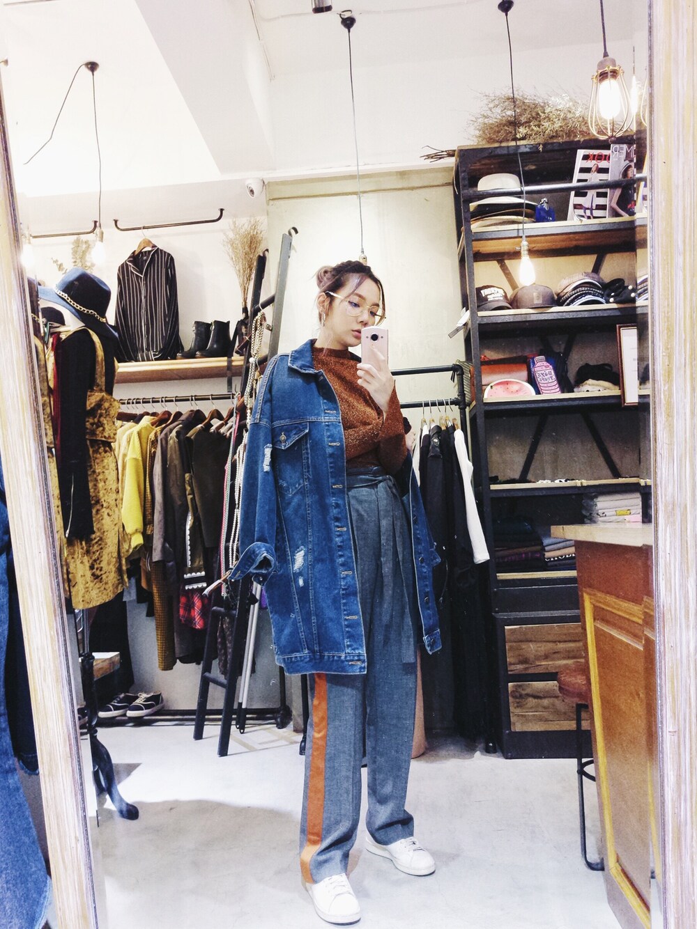 「ootd、outfit、yunisgreat」｜「Bella Hsiaのアイテム（トップス、オレンジ系）」を使った、kirbykuoさん（レディース・165cm）の秋コーディネートの1枚目の写真