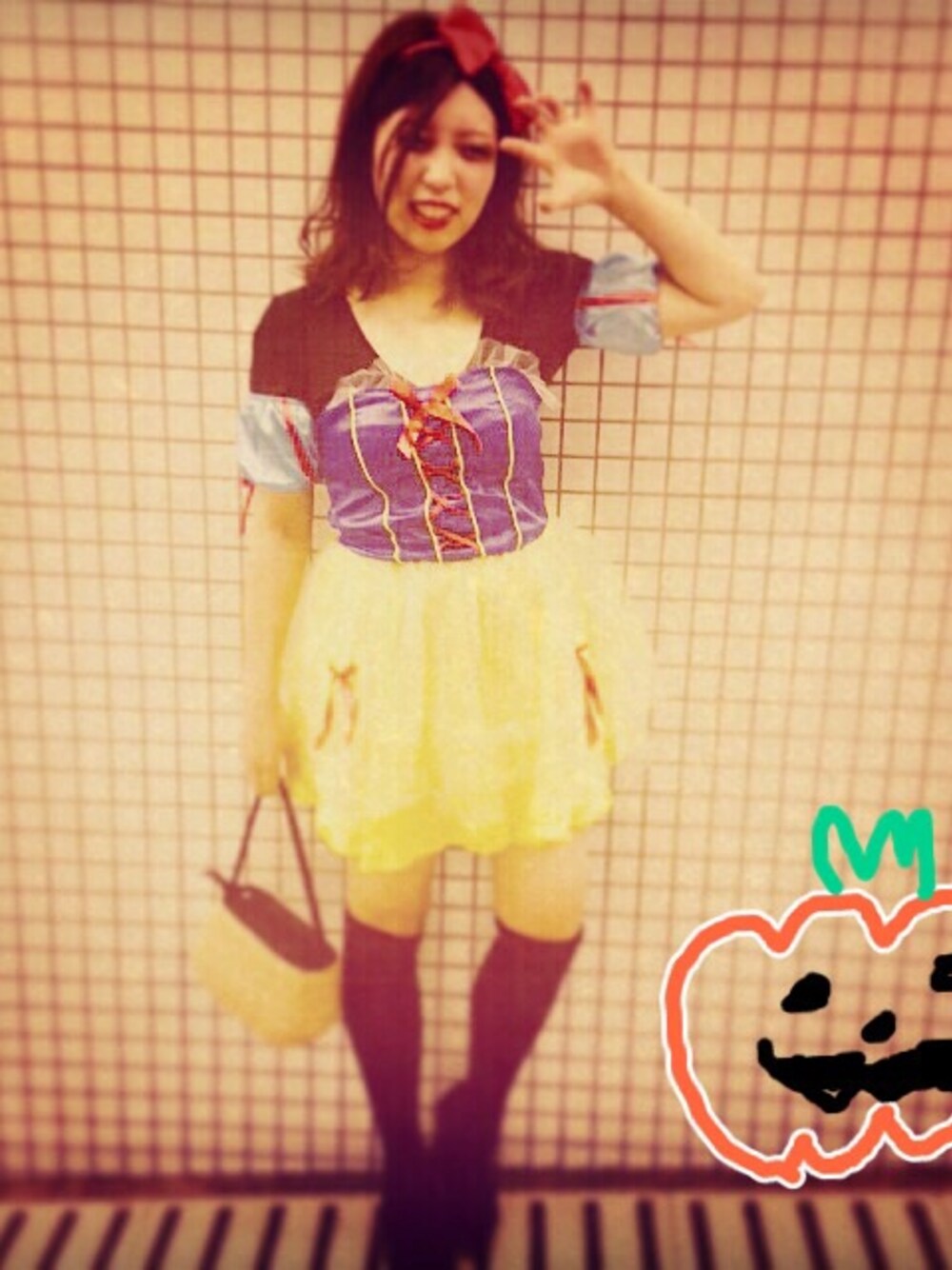 「WEAR HALLOWEEN 2014、白雪姫」｜「tutuannaのアイテム（ソックス/靴下、ブラック系）」を使った、nicoさん（レディース・162cm）の秋コーディネートの1枚目の写真
