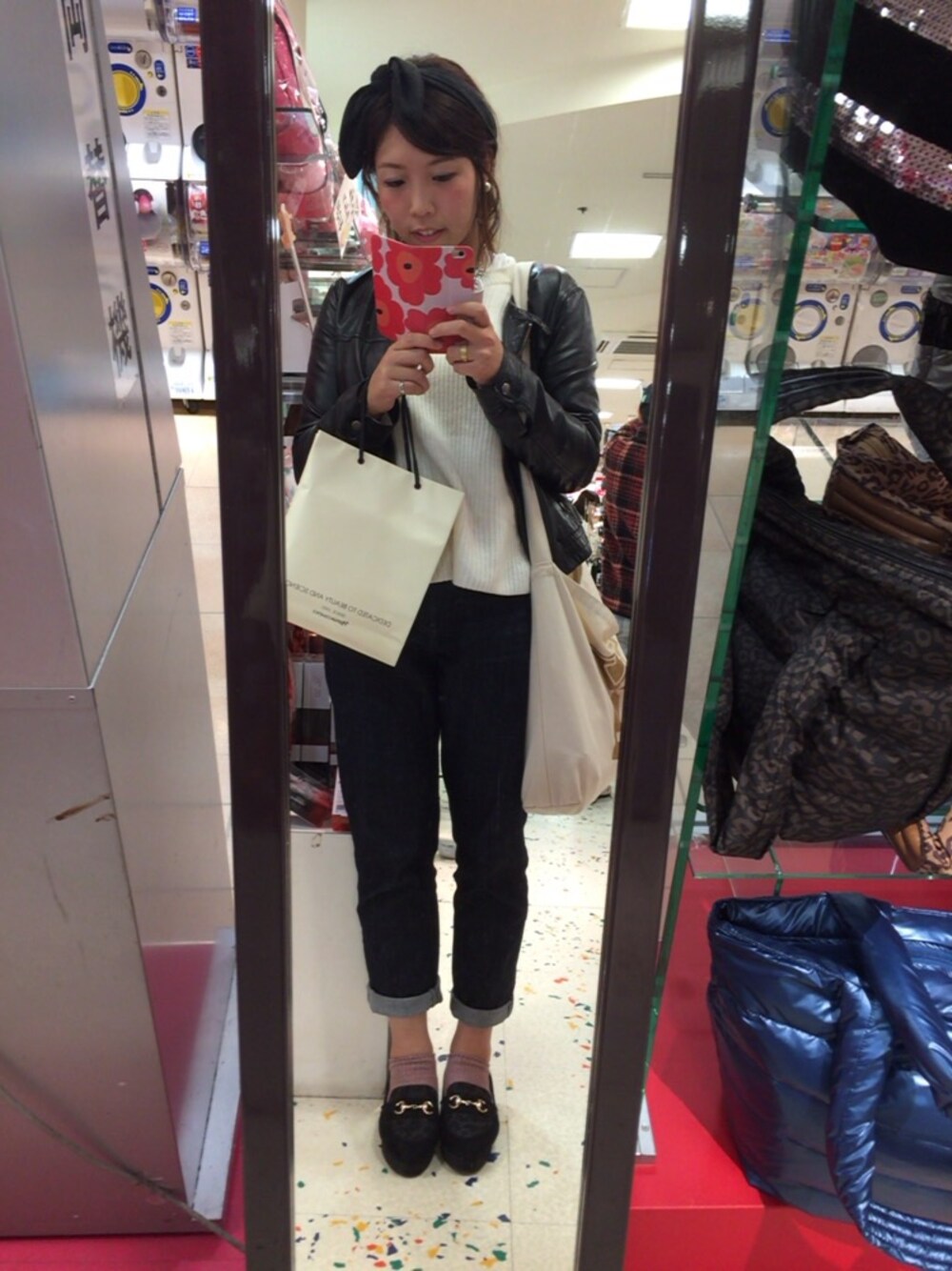 「URBAN RESEARCHのアイテム（ニット/セーター、ホワイト系）」を使った、nicoさん（メンズ・162cm）の冬コーディネートの1枚目の写真