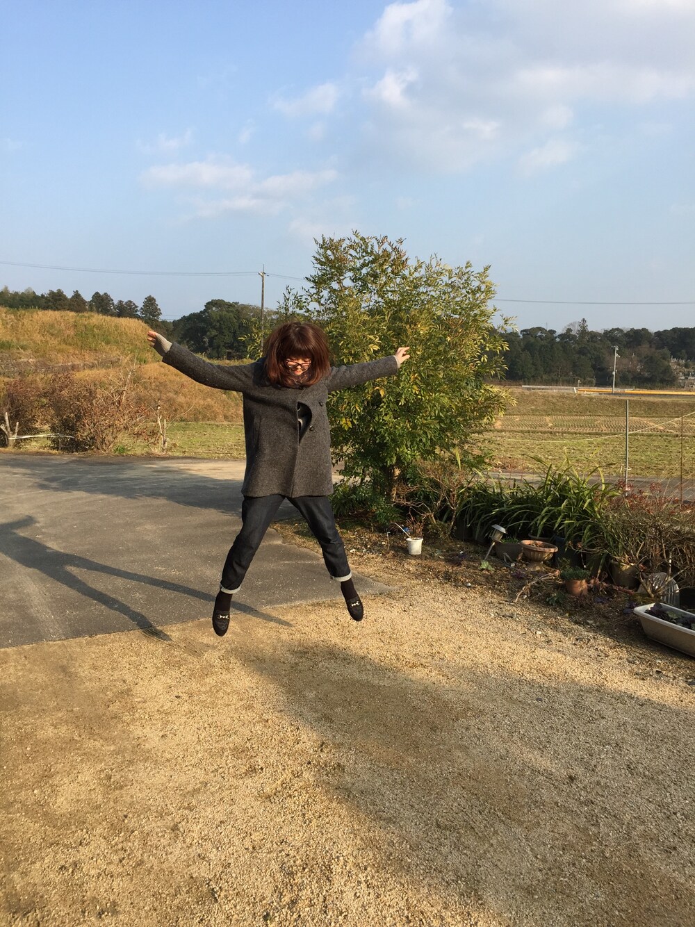 「インディゴデニム、ダテメガネ」｜「Another Editionのアイテム（メガネ、ブラウン系）」を使った、nicoさん（レディース・162cm）の冬コーディネートの1枚目の写真