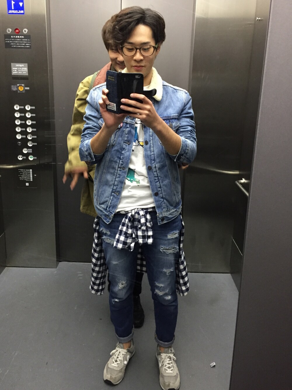 「ボアジャケット、デニムオンデニム」｜「Levi'sのアイテム（デニムジャケット、ブルー系）」を使った、Ko_Taさん（メンズ・174cm）の秋コーディネートの1枚目の写真