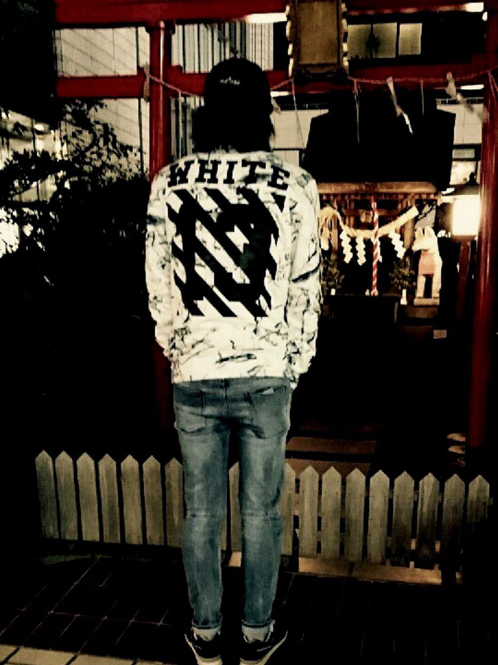 「キャップ、旅行、ストリート、off white、G-STAR RAW(G-STAR RAW)、銀座、名古屋、神社」｜「off whiteのアイテム（スウェット、ホワイト系）」を使った、Ko_Taさん（メンズ・175cm）の春コーディネートの1枚目の写真