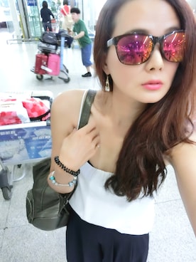 「travel」｜「アイテム（アクセサリー）」を使った、Evelyn さん（レディース・172cm）の秋コーディネート