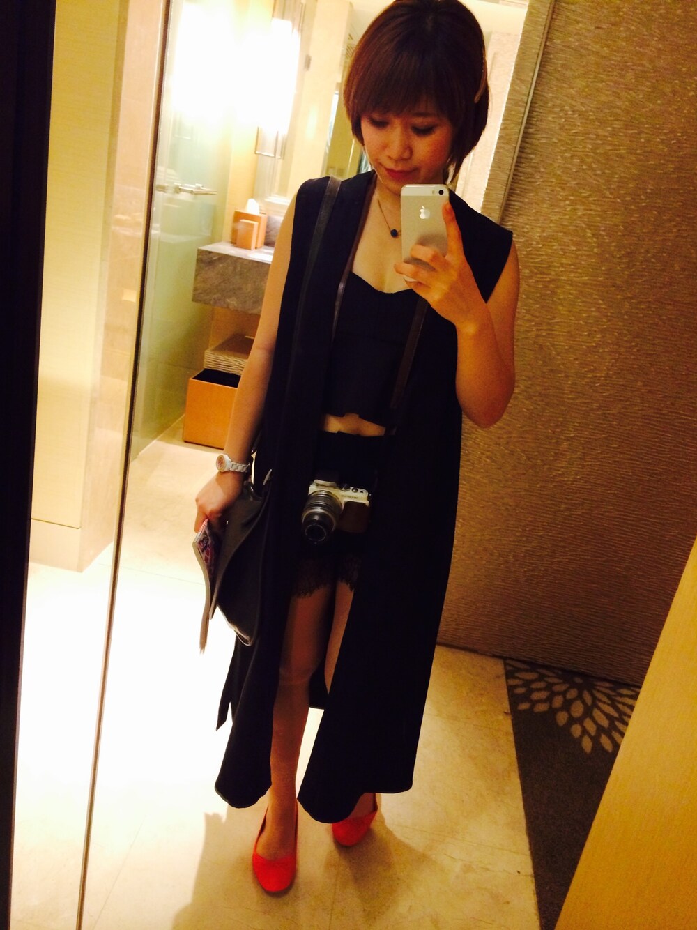 「Singapore、black」｜「TOPSHOPのアイテム（キャミソール、ブラック系）」を使った、chih☺︎さん（レディース・153cm）の冬コーディネートの1枚目の写真