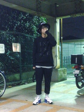 「STUSSY（ステューシー）のバケットハット（ハット、ブラック系）」を使った、カオルさん（メンズ）の秋コーディネート