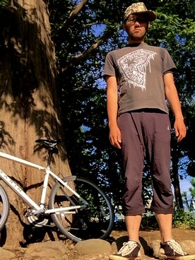 「KILLER DISTRIBUTIONのアイテム（Tシャツ/カットソー、グレー系）」を使った、ひろしさん（メンズ・183cm）の春コーディネート