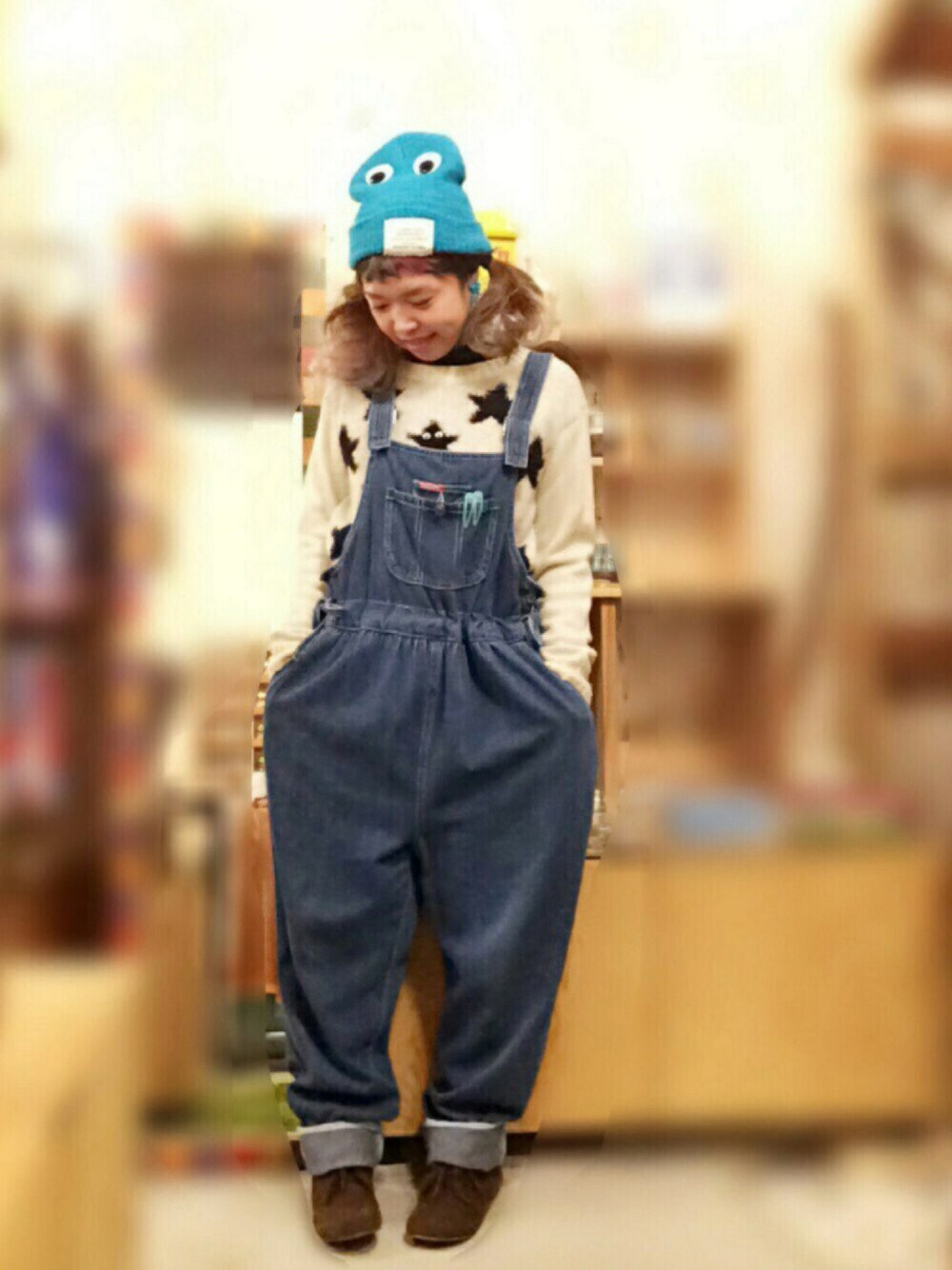 「古着、古着MIX、ハンドメイド、リメイク、ニット、目玉、ホワイト、星柄、ダウンジャケット、おやつ」｜「Right-onのアイテム（ニットキャップ/ビーニー、ブルー系）」を使った、chii-*Ü*ᙏ̤̫ᗦ↞︎◃︎さん（レディース・145cm）の冬コーディネートの1枚目の写真