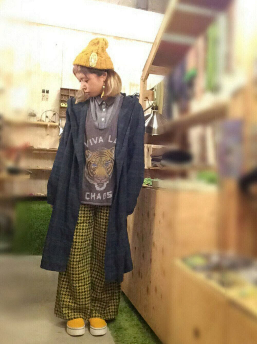 「秋のコーデ、ニット帽、ロングガウン、ワイドパンツ、ヘアアクセ、ピアス、重ね着、金曜日、ケータイ壊れる、おやつ」｜「milsaのアイテム（帽子、イエロー系）」を使った、chii-*Ü*ᙏ̤̫ᗦ↞︎◃︎さん（レディース・145cm）の秋コーディネートの1枚目の写真