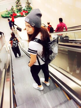 「アイテム（バックパック/リュック、シルバー系）」を使った、Vic さん（レディース・164cm）の冬コーディネート