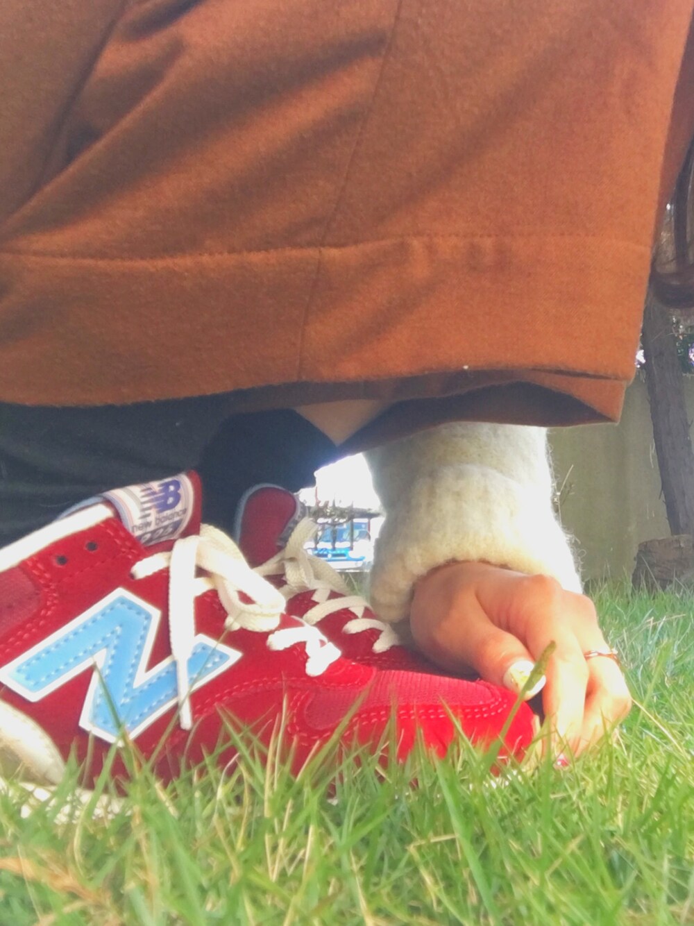 「ootd、fashion、winter、knit、w closet、sneaker、NEW  BALANCE 、足元倶楽部、おしゃれさんと繋がりたい」｜「w closetのアイテム（ニット/セーター、ホワイト系）」を使った、Ikumiさん（レディース・158cm）の秋コーディネートの1枚目の写真