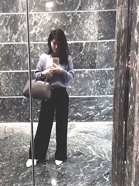 「ZARA（ザラ）のアイテム（チノパンツ、ブラック系）」を使った、巫曉琳さん（レディース）の夏コーディネート