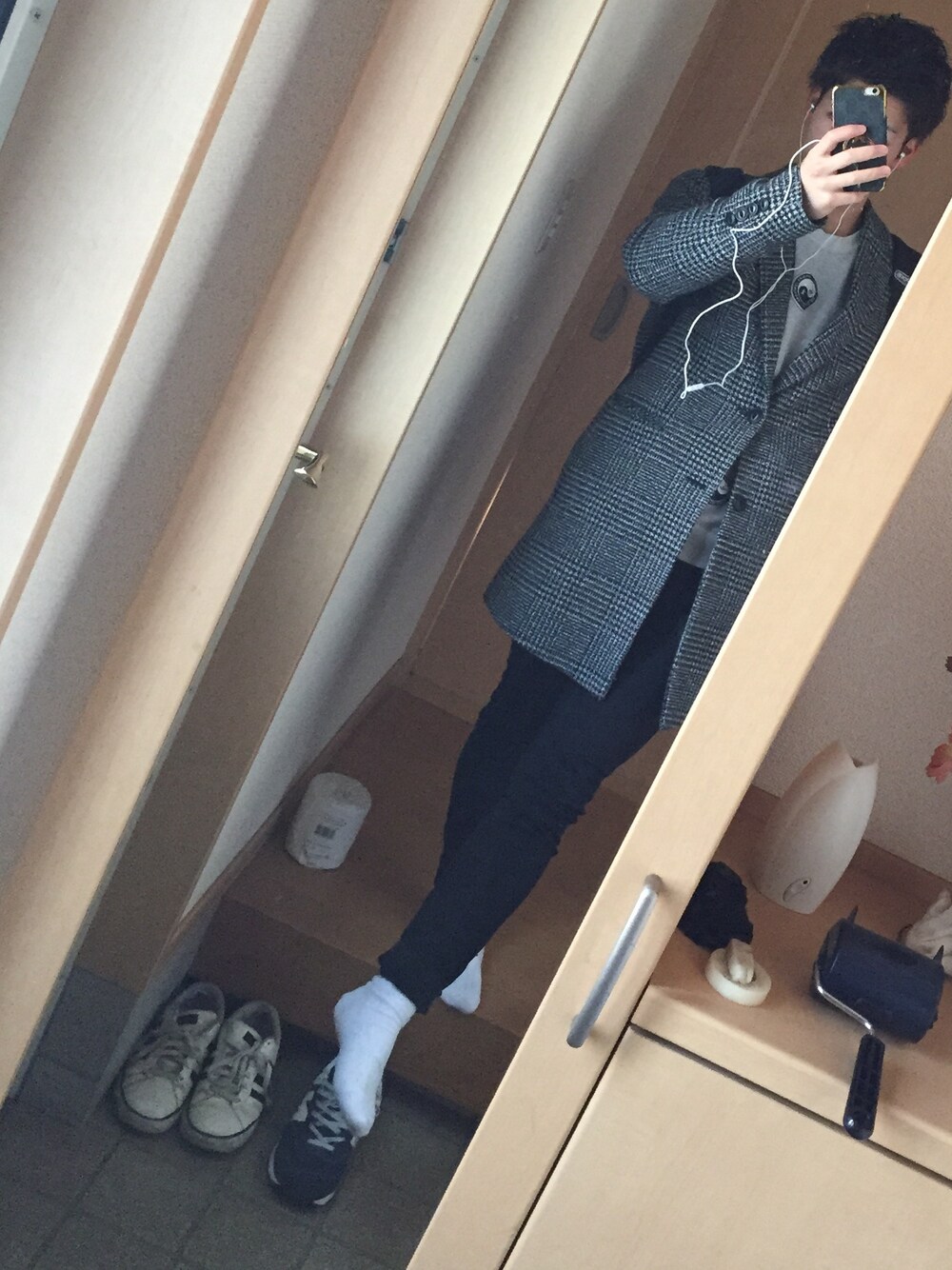 「OPENING CEREMONYのアイテム（パーカー、グレー系）」を使った、YU-KI さん（メンズ・50cm）の冬コーディネートの1枚目の写真