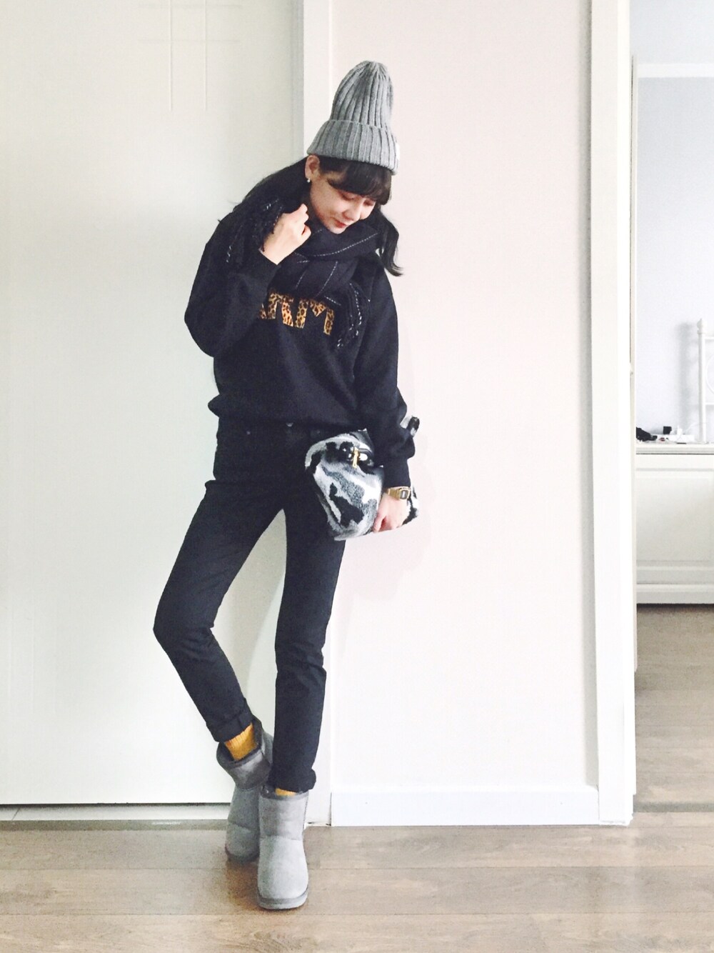 「GUのアイテム（ニットキャップ/ビーニー、グレー系）」を使った、喵喵小桃さん（レディース・160cm）の冬コーディネートの1枚目の写真