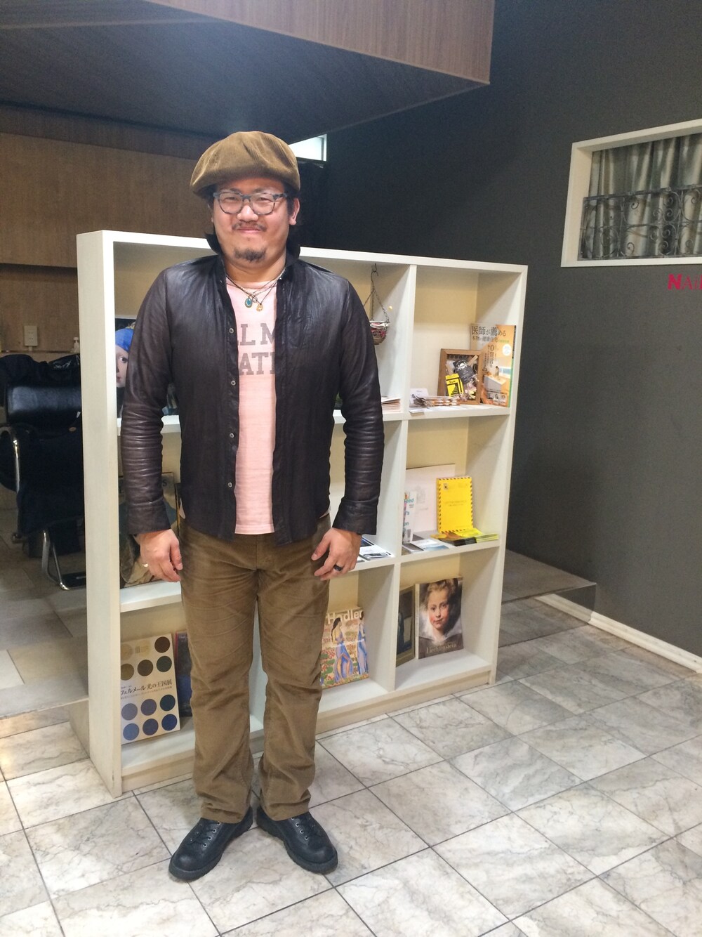 「EDITIONのアイテム（シャツ/ブラウス、ブラウン系）」を使った、小堤   翔太さん（メンズ・179cm）の冬コーディネートの1枚目の写真