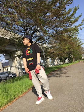 「LRG（エルアールジー）のアイテム（帽子）」を使った、小林一寿さん（メンズ・164cm）の春コーディネート