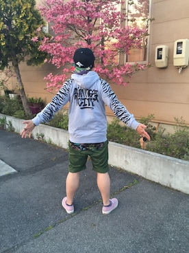 「LRG（エルアールジー）のアイテム（帽子）」を使った、小林一寿さん（メンズ・164cm）の春コーディネート