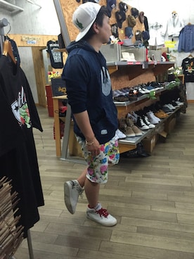 「LRG（エルアールジー）のアイテム（帽子）」を使った、小林一寿さん（メンズ・164cm）の夏コーディネート