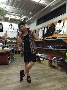 「LRG（エルアールジー）のアイテム（帽子）」を使った、小林一寿さん（メンズ・164cm）の夏コーディネート