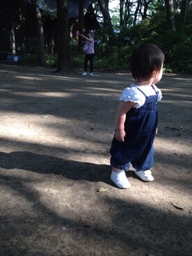 「白いスニーカー」｜「アイテム（サロペット/オーバーオール）」を使った、hiiroさん（キッズ・70cm）の夏コーディネート