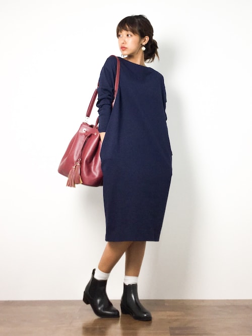 【バッグ】ボルドーのバッグを差し色にしたシンプルコ-デ