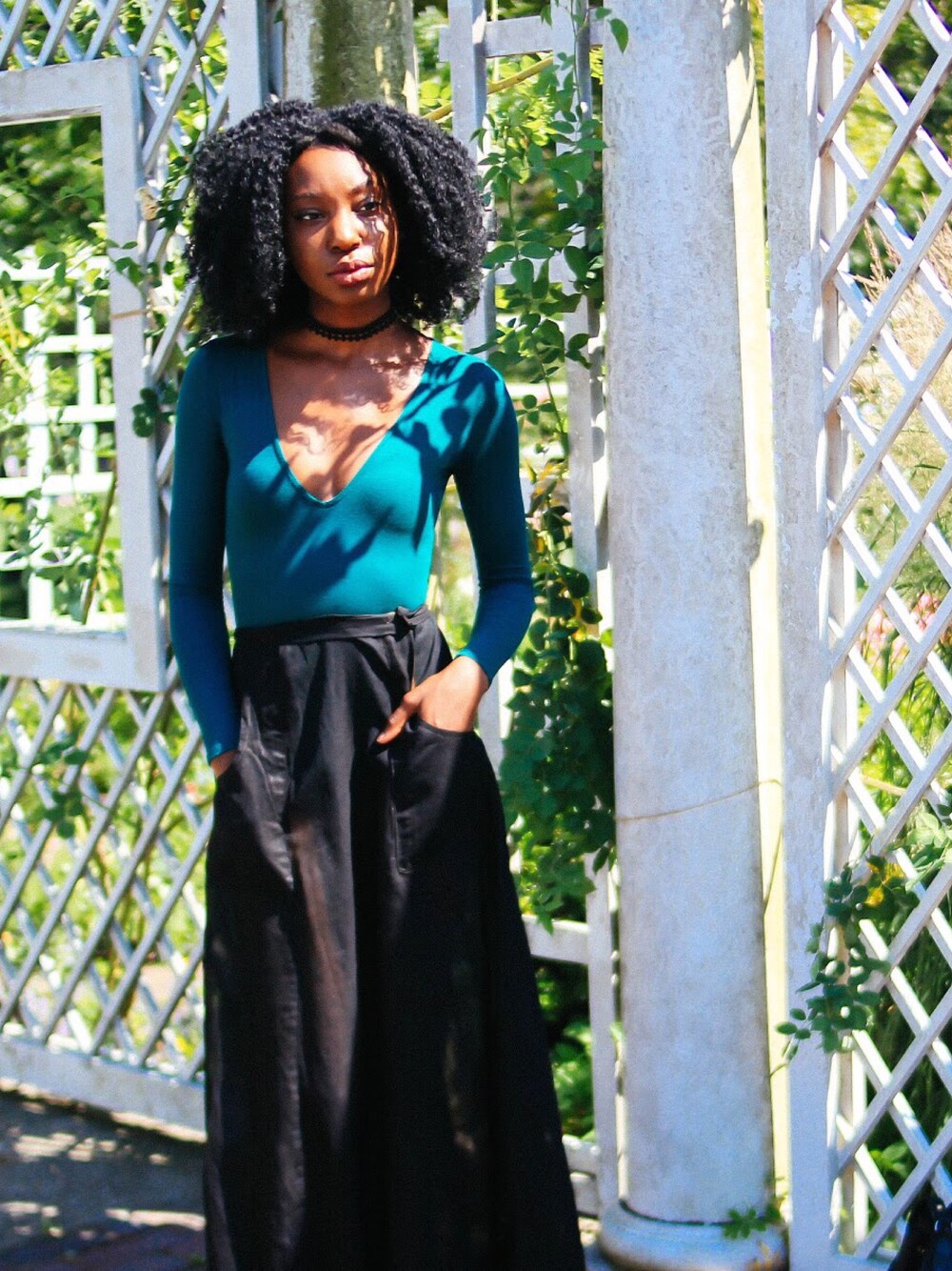「BROOKLYN、botanical garden、bodysuit、skirt、vintage」｜「VINTAGEのアイテム（スカート、ブラック系）」を使った、Krystal Porterさん（レディース・168cm）の夏コーディネートの1枚目の写真