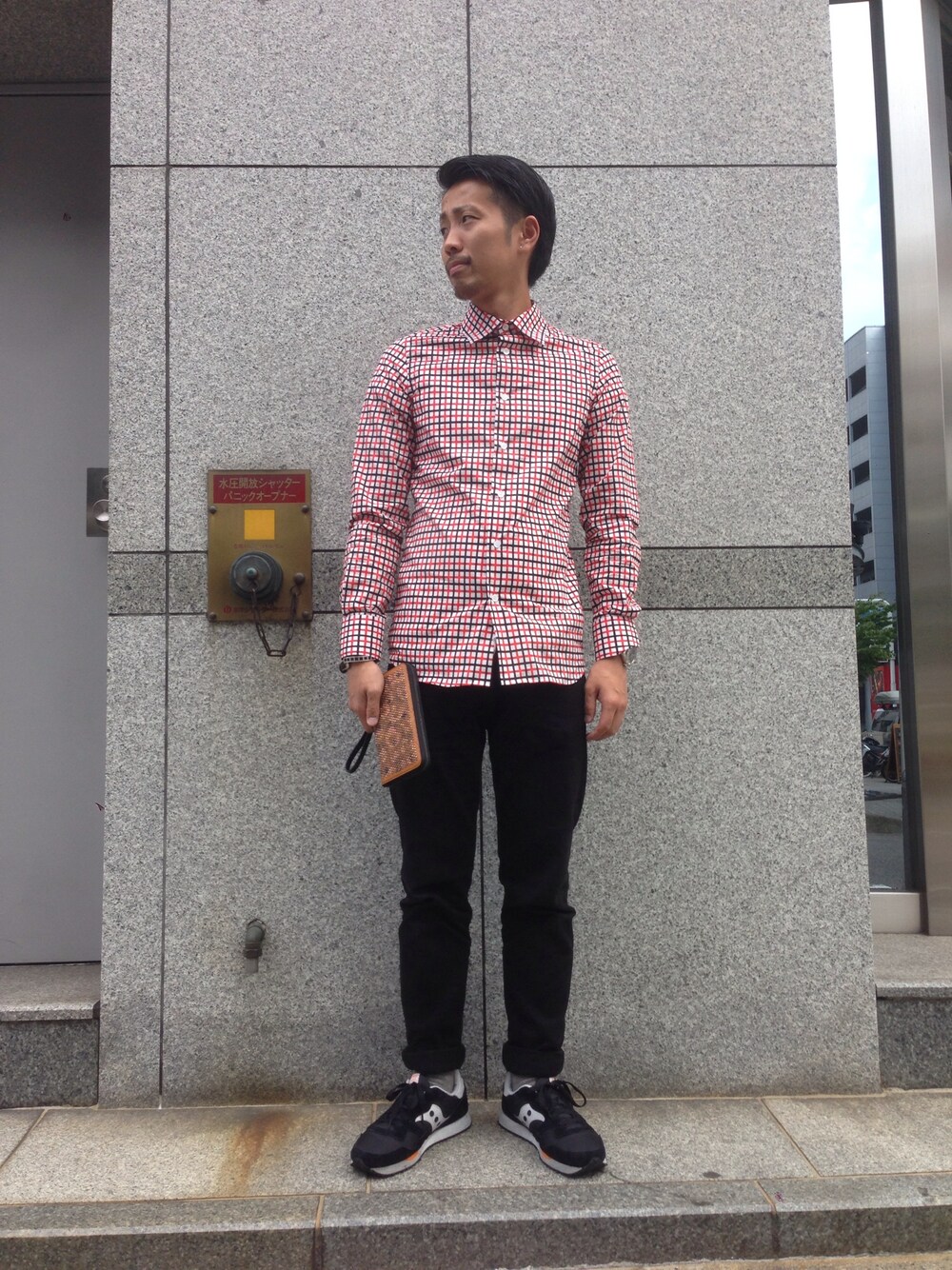 「MCM、LHP、NAGOYA 、ギンガムチェックシャツ」｜「L.H.PのLHP/エルエイチピー/MCM/エムシーエム/Studs Wallet　Small　（財布、ブラウン系）」を使った、相川直輝さん（メンズ・174cm）の秋コーディネートの1枚目の写真