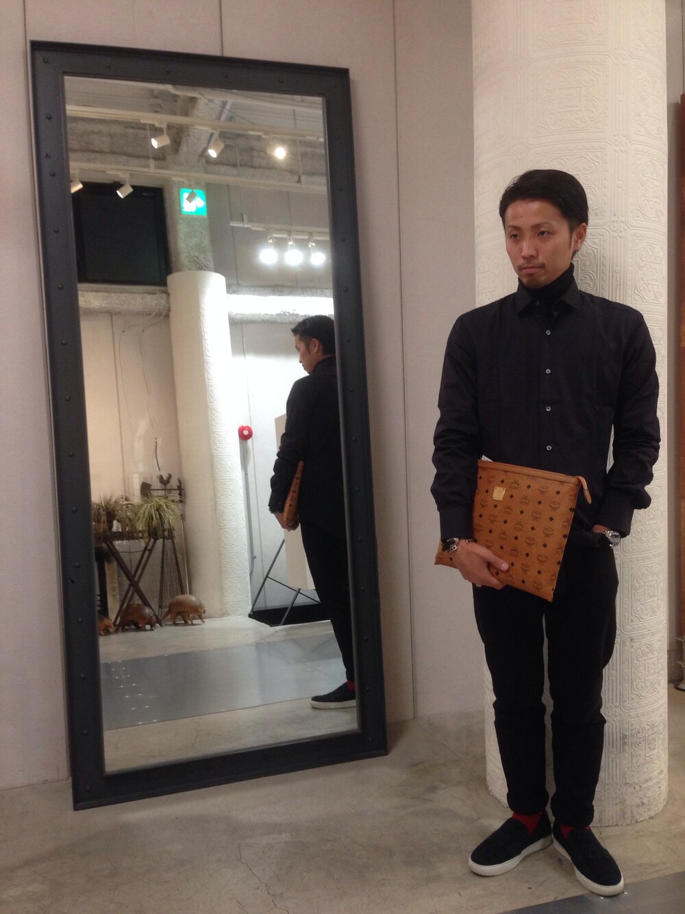 「クラッチバッグ、MCM、LHP」｜「MCMのLHP/エルエイチピー/MCM/エムシーエム/Clutch Bag（クラッチバッグ、ブラウン系）」を使った、相川直輝さん（メンズ・174cm）の秋コーディネートの1枚目の写真