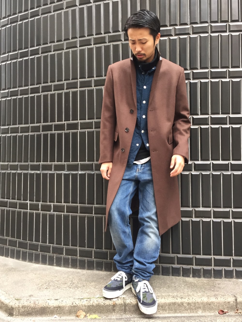 「LHP、LHP名古屋、ACNE、08sircus、デニム、デニムに恋してる♡、相川、チェスターコート」｜「08sircusのアイテム（チェスターコート、ブラウン系）」を使った、相川直輝さん（メンズ・174cm）の秋コーディネートの1枚目の写真