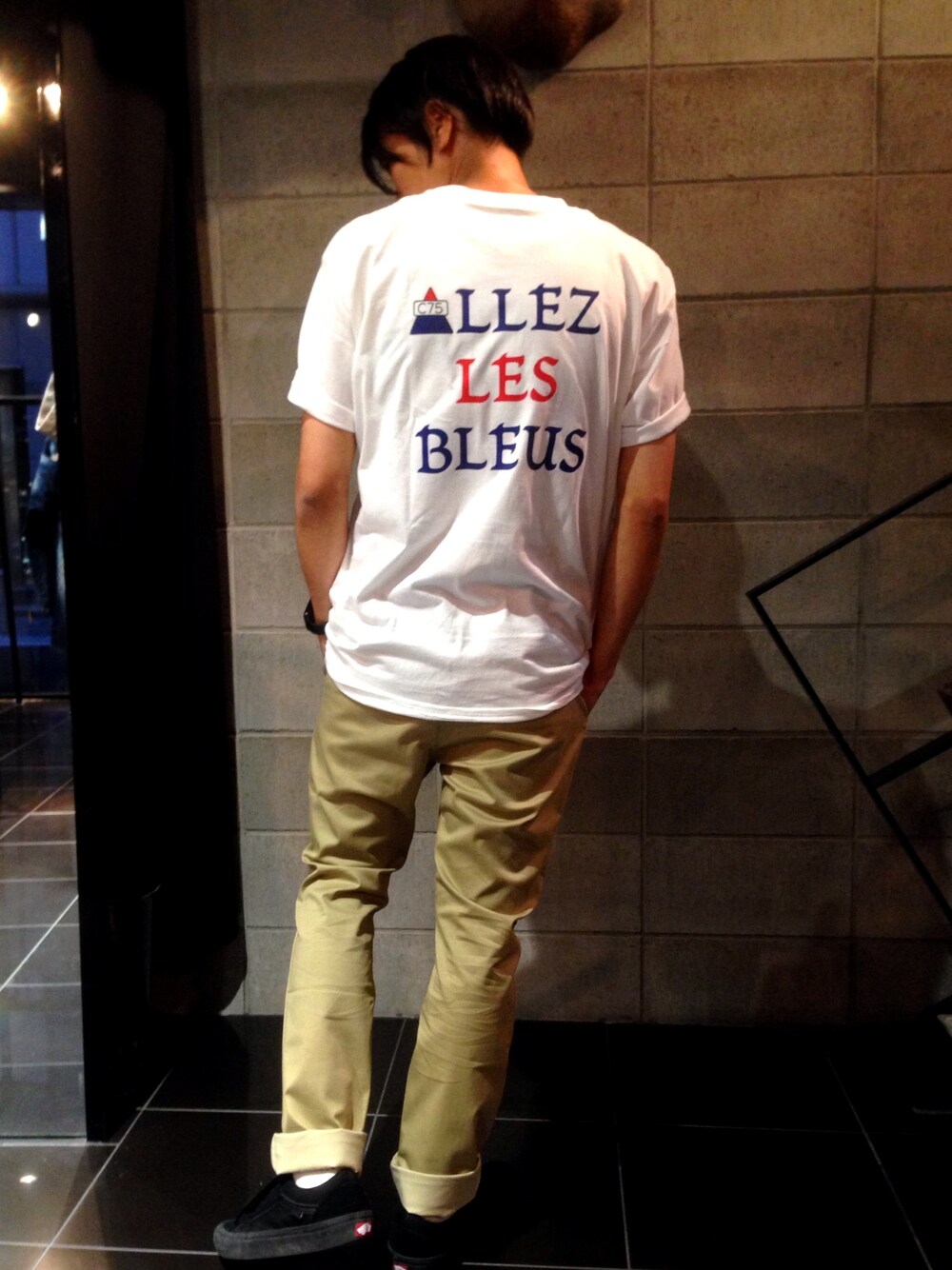 「スケータースタイル、Julien david、club75、VANS、オールドスクール、ベージュ、白、30代」｜「club75のアイテム（Tシャツ/カットソー、ホワイト系）」を使った、相川直輝さん（メンズ・174cm）の夏コーディネートの1枚目の写真