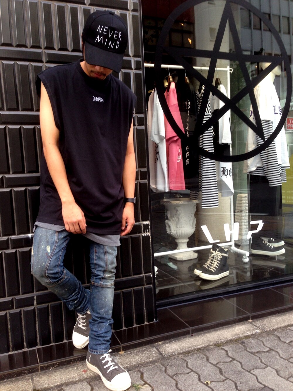 「LHP、CHMPGN、AZS、AZStokyo、カジュアル、ストリート、RICKOWENS、drkshdw、夏」｜「chmpgnのアイテム（Tシャツ/カットソー、ブラック系）」を使った、相川直輝さん（メンズ・174cm）の夏コーディネートの1枚目の写真
