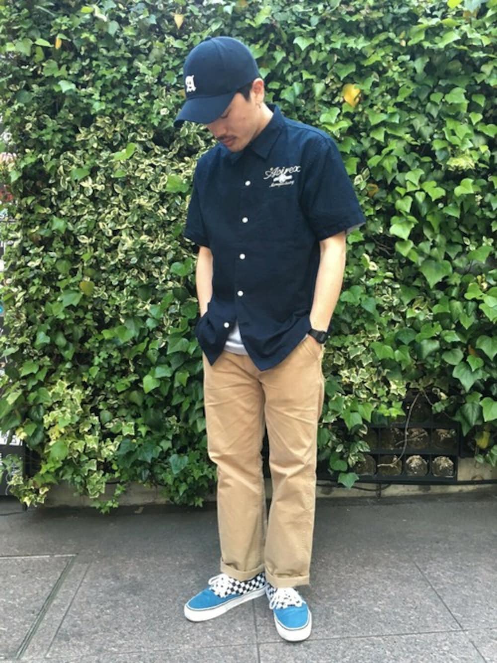 「スニーカー、VANS、シンプル、AVIREX、supreme、大人カジュアル、休日スタイル、ootd、夏コーデ、オトナカジュアル」｜「AVIREXのavirex/ アヴィレックス/ S/S KELLY EMBROIDERY SHIRT/ ケリー　刺繍シャツ（シャツ/ブラウス、ブルー系）」を使った、MASAYAさん（メンズ・165cm）の夏コーディネートの1枚目の写真