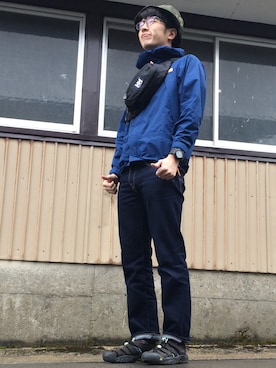 「アイテム（マウンテンパーカー、ブルー系）」を使った、MR.dddさん（メンズ・174cm）の春コーディネート