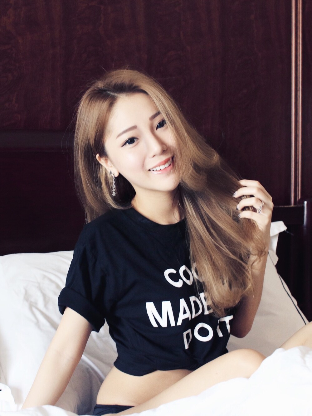 「SSURのアイテム（Tシャツ/カットソー、ブラック系）」を使った、Rachel Wongさん（レディース・156cm）の冬コーディネートの1枚目の写真