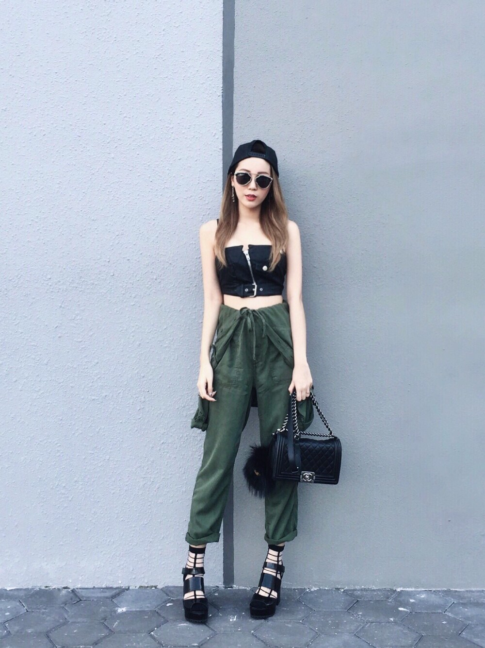 「TOPSHOPのアイテム（つなぎ/オールインワン、グリーン系）」を使った、Rachel Wongさん（レディース・156cm）の夏コーディネートの1枚目の写真