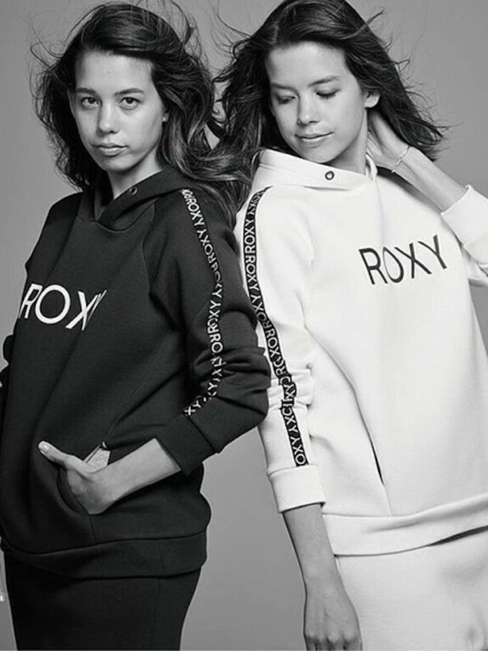 「セットアップ、パーカー、モノトーン、ボンディング、monotone、ROXY、ボンディングパーカー」｜「ROXYのMEETS（パーカー、ホワイト系）」を使った、RIKAさん（レディース・164cm）の秋コーディネートの1枚目の写真