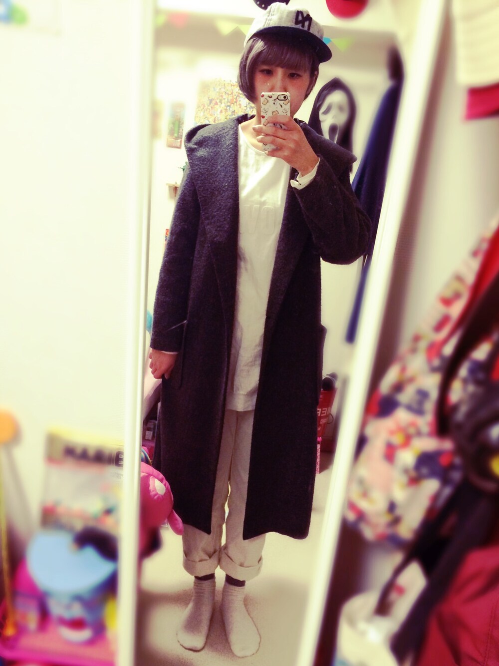 「ホワイト、グレー、ロング丈、ロングコート、キャップ、STOF、w closet、PAR ICI、冬のコーデ」｜「w closetのアイテム（ジャケット/アウター、グレー系）」を使った、MIEさん（レディース・166cm）の冬コーディネートの1枚目の写真