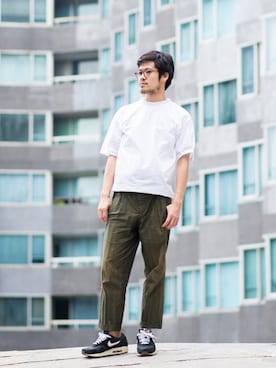 「umit benan（ウミットベナン）のアイテム（パンツ）」を使った、RYO SUZUKIさん（メンズ・170cm）の夏コーディネート