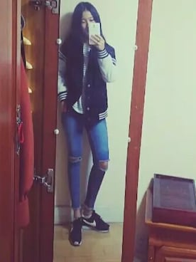 「NIKE（ナイキ）のアイテム（スニーカー、ブラック系）」を使った、我一定能找到属于我的徐太宇さん（レディース）の冬コーディネート