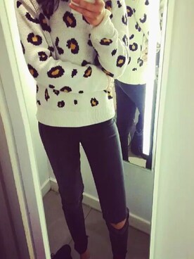 「H&M（エイチ・アンド・エム）のアイテム（デニムパンツ、ブラック系）」を使った、我一定能找到属于我的徐太宇さん（レディース）の冬コーディネート