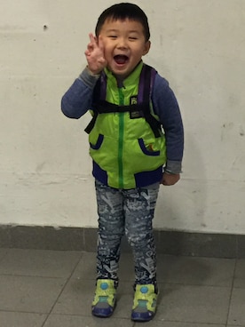 「MoL（モル）のアイテム（トップス）」を使った、Gigi Yuenさん（キッズ・110cm）の冬コーディネート