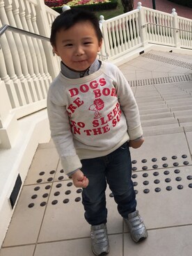 「DENIM DUNGAREE（デニムダンガリー）のアイテム（トップス、ベージュ系）」を使った、Gigi Yuenさんの冬コーディネート