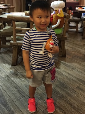 「MoL（モル）のアイテム（トップス）」を使った、Gigi Yuenさん（キッズ・110cm）の春コーディネート