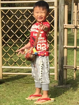 「love revolutionのアイテム（トップス、レッド系）」を使った、Gigi Yuenさんの春コーディネート