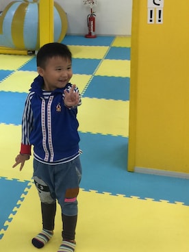 「MoL（モル）のアイテム（パンツ）」を使った、Gigi Yuenさん（キッズ・110cm）の春コーディネート