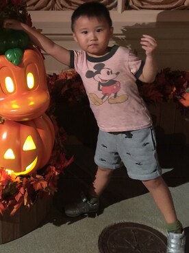 「DENIM DUNGAREE（デニムダンガリー）のアイテム（Tシャツ/カットソー、ピンク系）」を使った、Gigi Yuenさんの春コーディネート