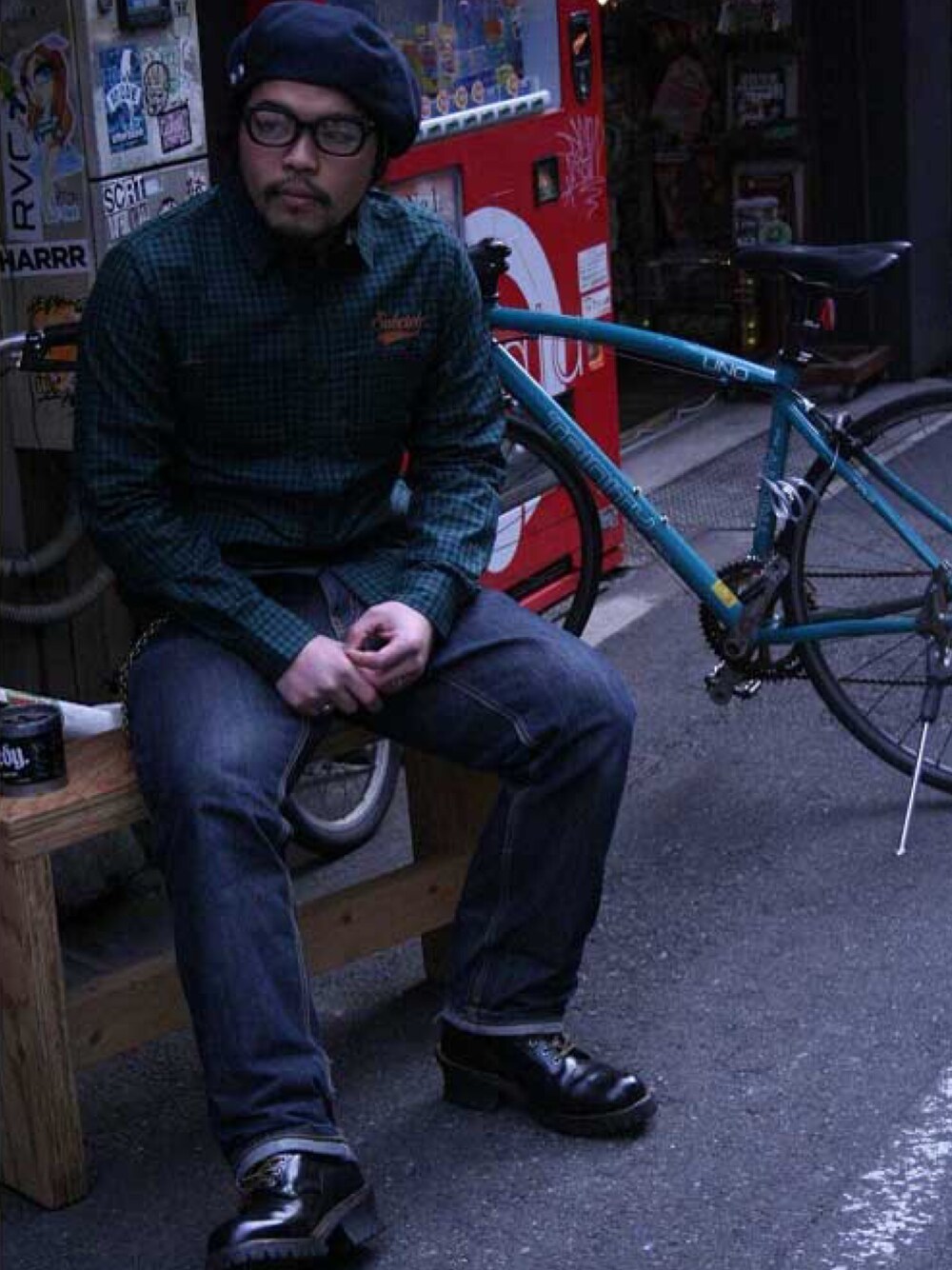 「Rowdydog_amekado、Subciety」｜「Subcietyのアイテム（シャツ/ブラウス、グリーン系）」を使った、小澤光さん（メンズ・170cm）の冬コーディネートの1枚目の写真