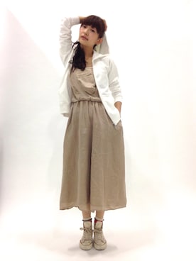 「アイテム（つなぎ/オールインワン、ベージュ系）」を使った、行木由香里さん（レディース・168cm）の夏コーディネート