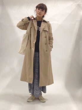 「ホワイトスニーカー」｜「アイテム（トレンチコート）」を使った、行木由香里さん（レディース・168cm）の春コーディネート