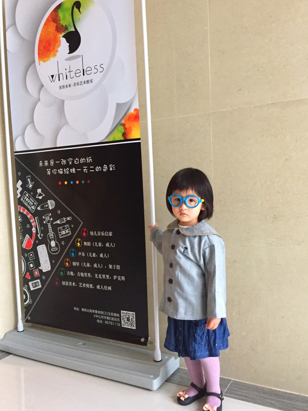 「moimolnのアイテム（トップス、グレー系）」を使った、YoYo来自洛杉矶さん（キッズ・90cm）の秋コーディネートの1枚目の写真